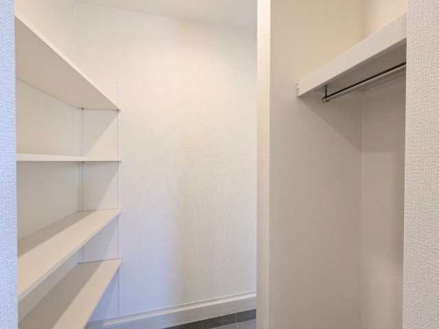 シューズクローク付き！アウトドア用品等も収納できます♪