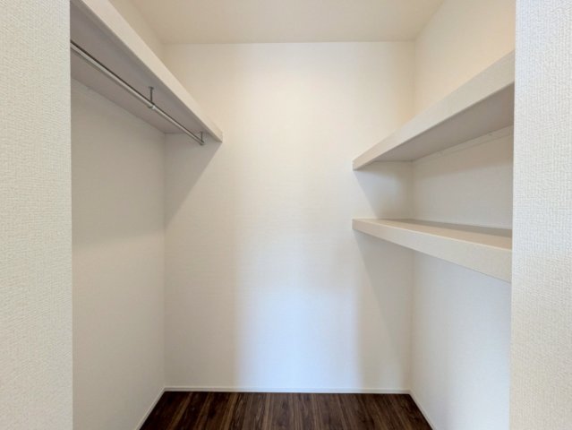 ウォークインクローゼット付き！衣服も荷物もスッキリ収納できます！