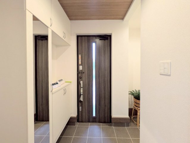 毎日のいってきますとただいまはこの玄関で！