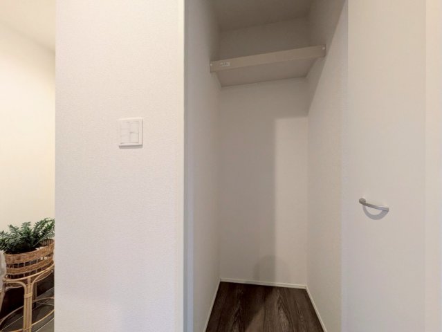 廊下にも収納付き♪