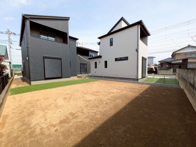 お庭はちょっとしたガーデニングや家庭菜園にも◎