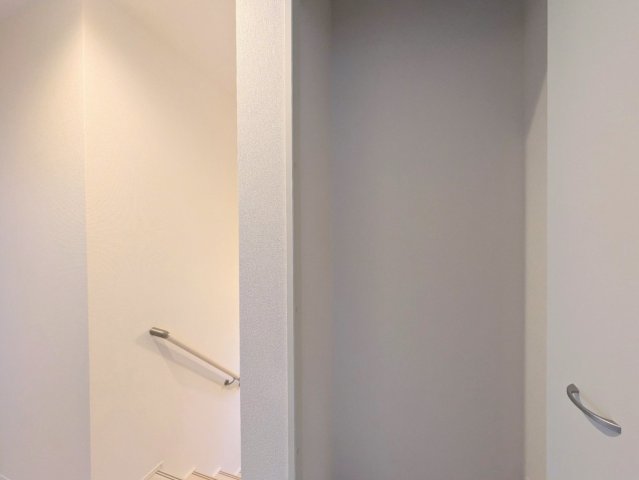 廊下にも収納付き♪