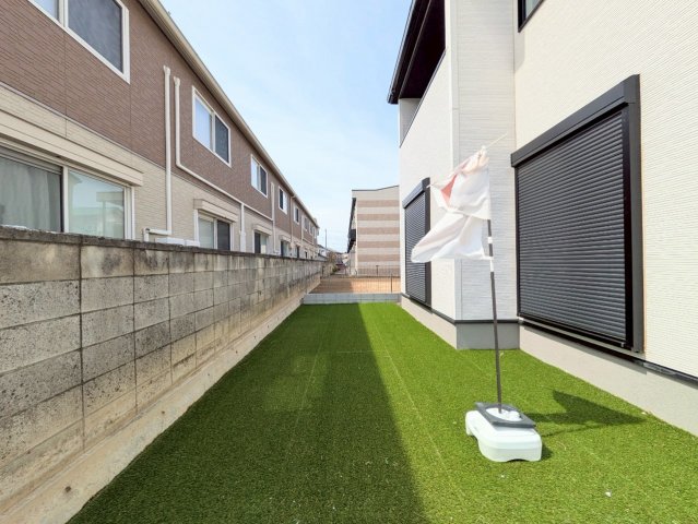 お庭は人工芝が敷かれています!
