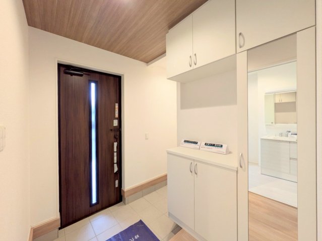 毎日のいってきますとただいまはこの玄関で！