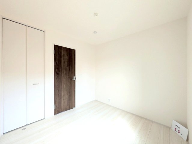 約4.5帖の洋室！