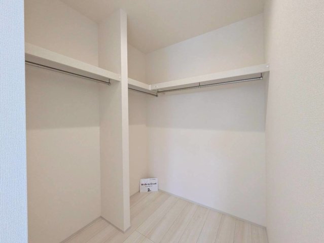 ウォークインクローゼット付き!衣服も荷物もスッキリ収納できます♪