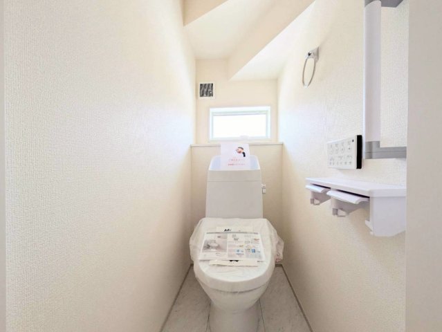 トイレは1階と2階の2ヶ所についております!