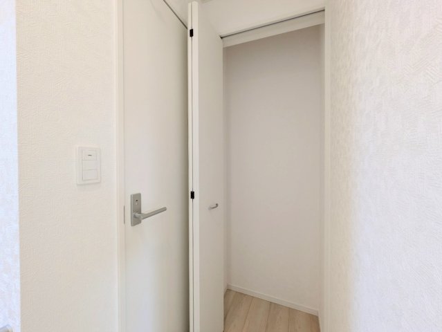 廊下にも収納付き!