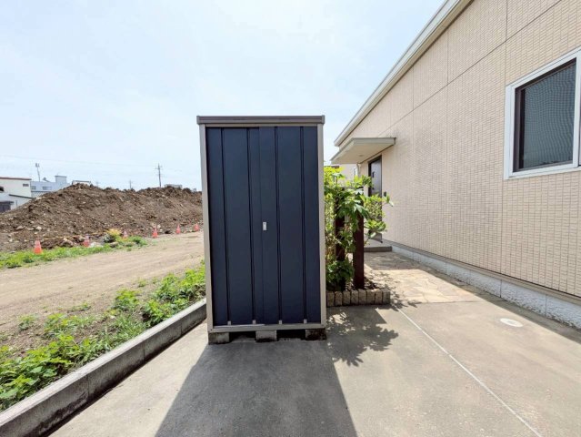 お庭は物置付き♪