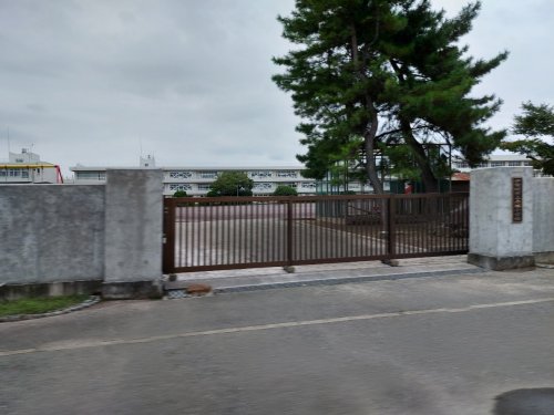 【小学校】伊勢崎市立赤堀小学校まで302ｍ