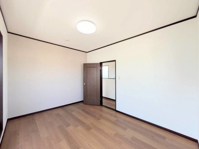 2階洋室は約6帖！