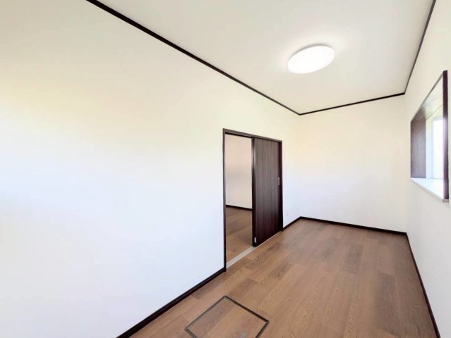 納戸付き！ご家族の荷物もたっぷり収納できます♪　
