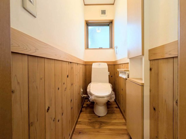 トイレは1階と2階の2ヶ所についております!