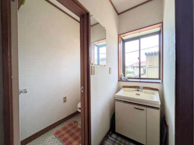 トイレ横には手洗いがあります♪