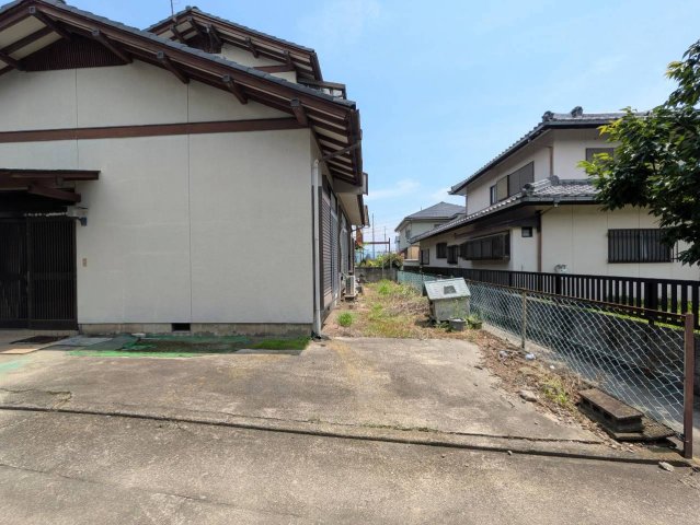 お庭付き!プランターを並べて家庭菜園を行うのも◎