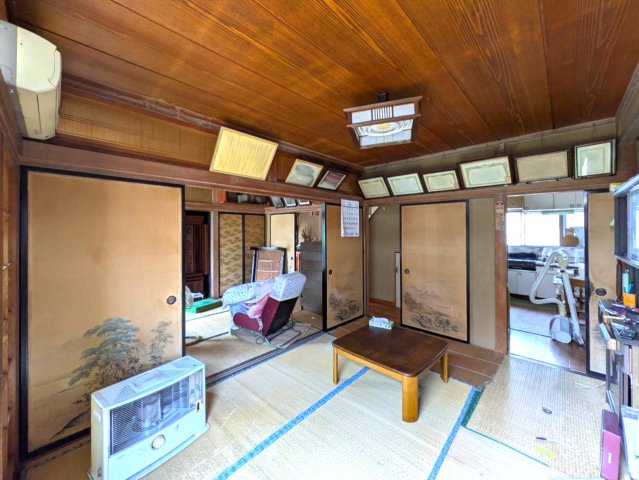 台所横の居間は約6帖!