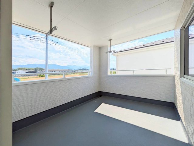 インナーバルコニー付きで急な雨でもお洗濯もの安心♪
