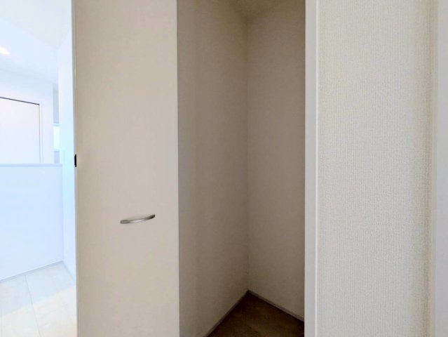 廊下にも収納付き!